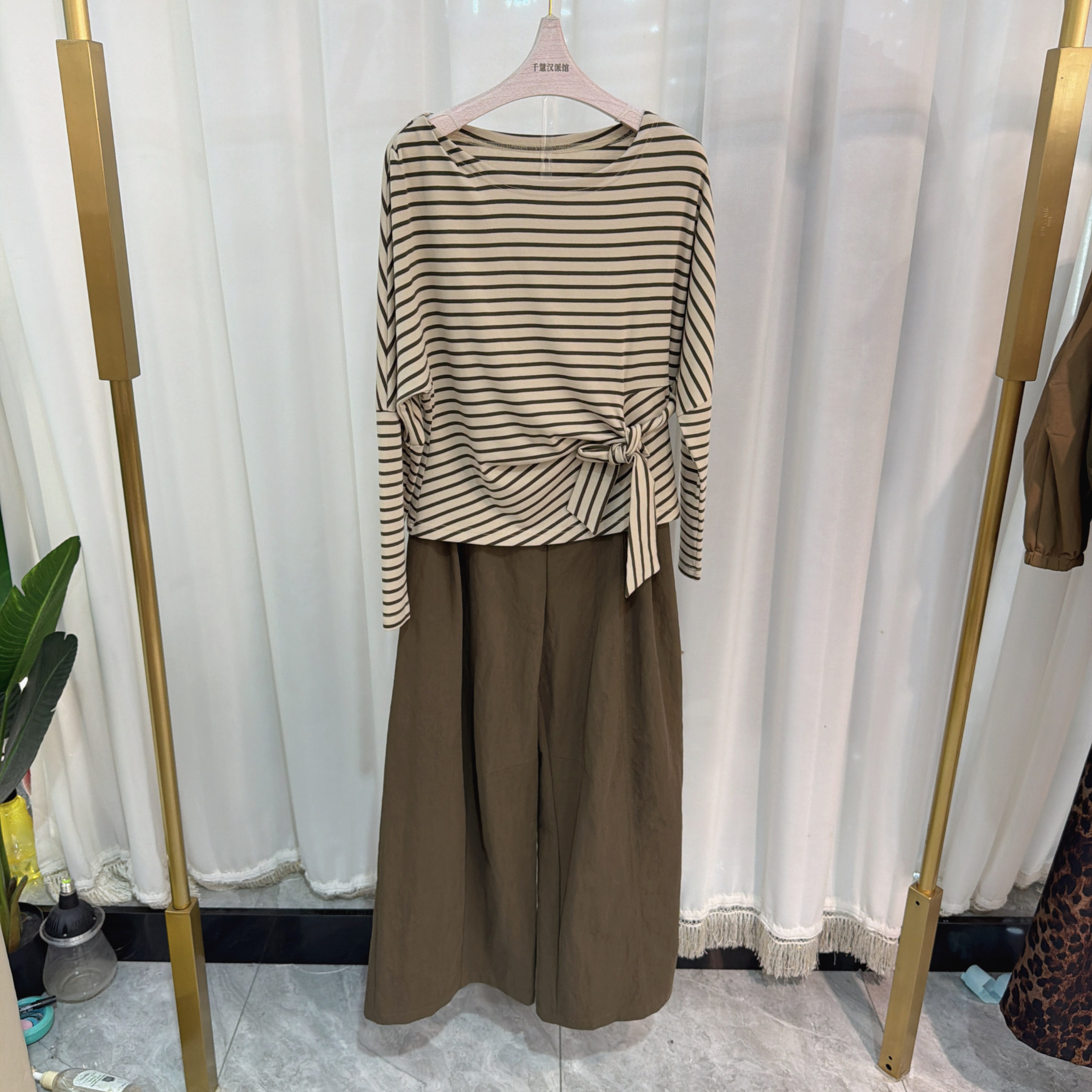 26YZW-C017套裤女条纹上衣裤子