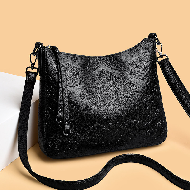 品牌民族风女包2026新款潮真皮质感单肩包压花软皮妈妈斜挎手提包