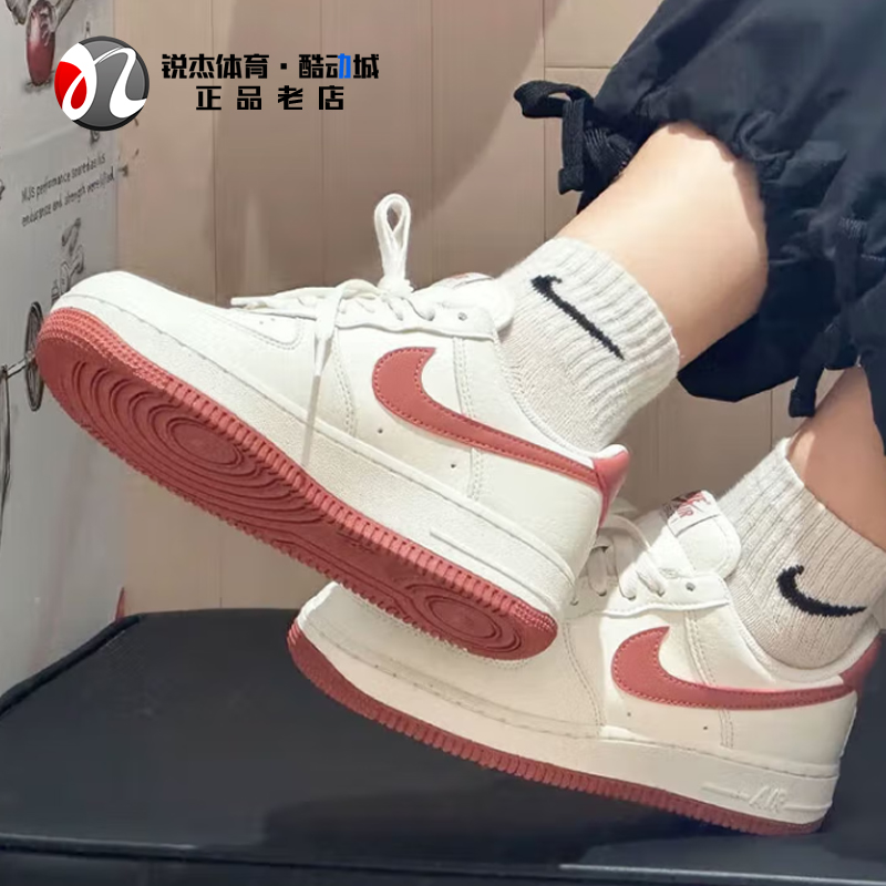 耐克Nike空军一号女子休闲板鞋