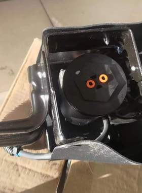 适用于英菲尼迪InfinitiQX56QX80后减震打气泵英菲尼迪原厂