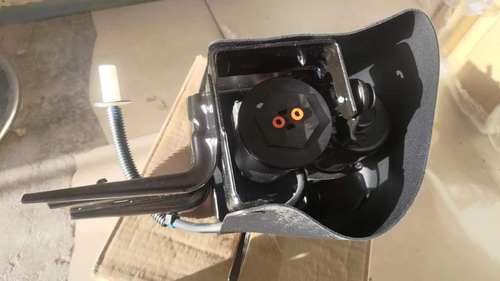 英菲尼迪QX56QX80后减震打气泵