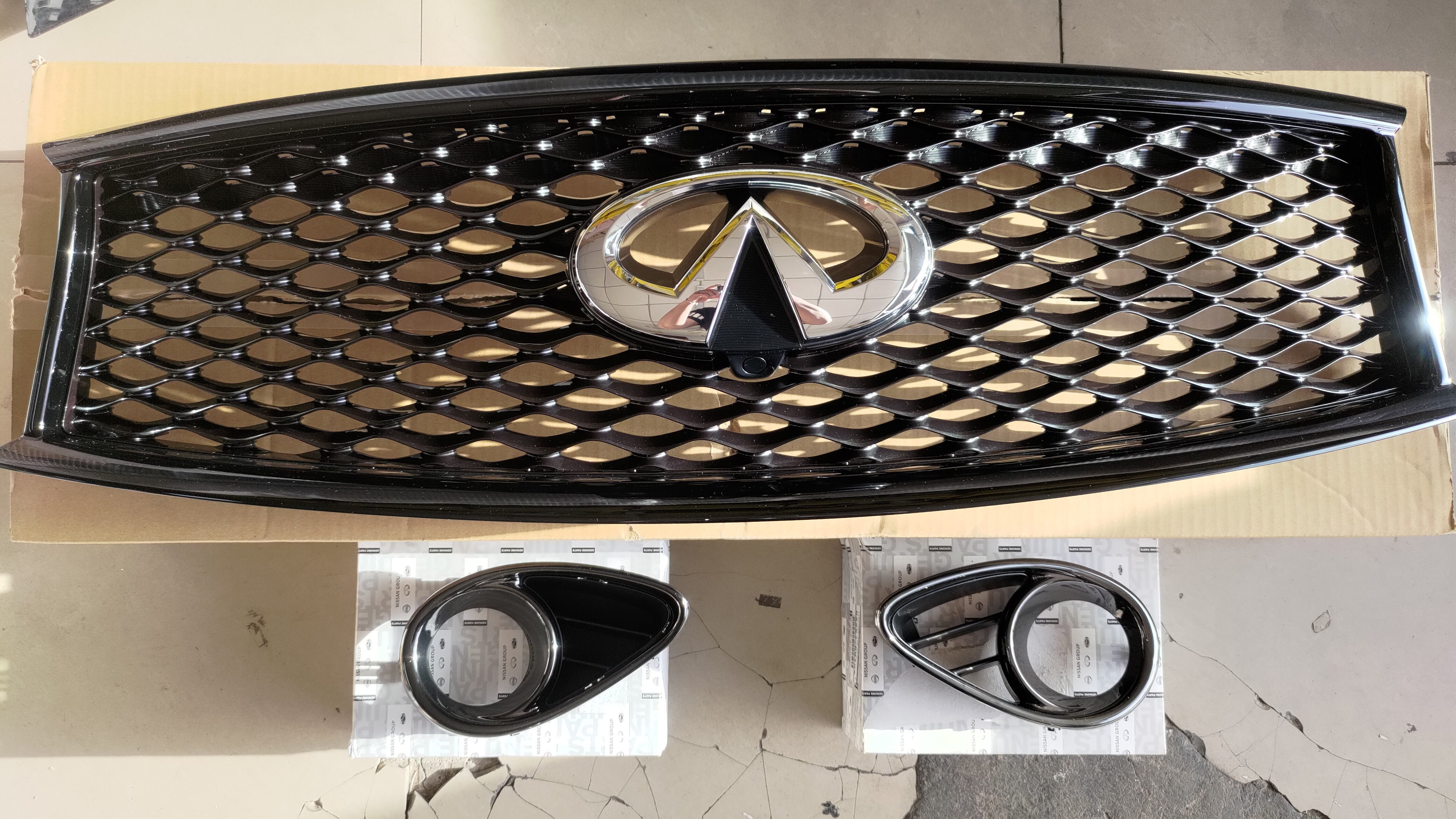 适用于英菲尼迪qx70fx35绝影版中网(黑色蜂窝电镀标)