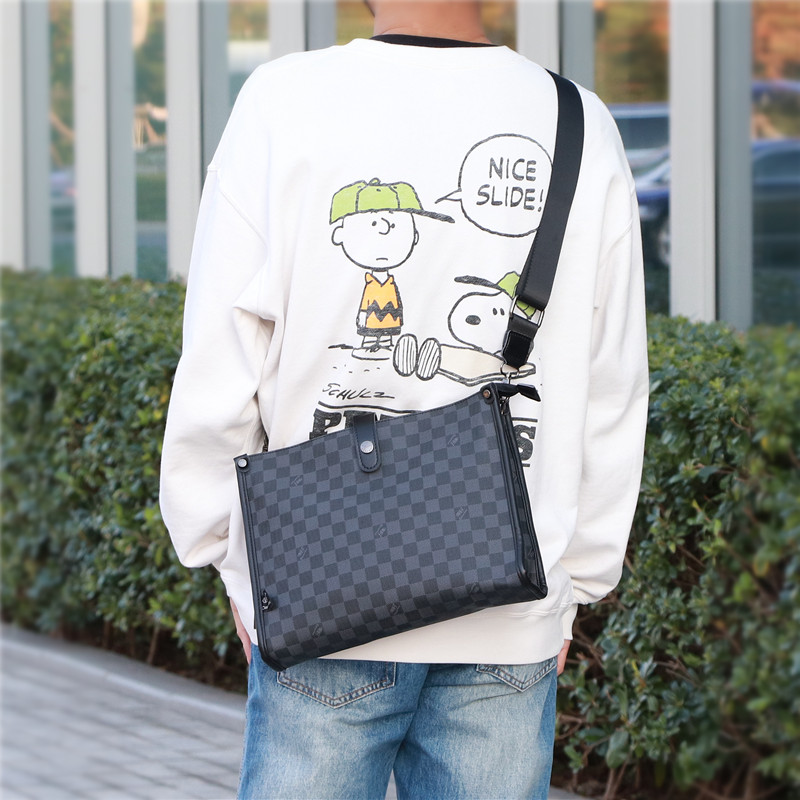 格纹休闲斜挎包平板时尚简约