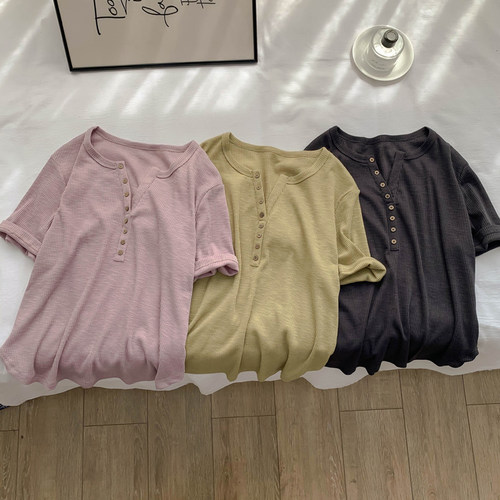 纽扣半开领套头不规则下摆