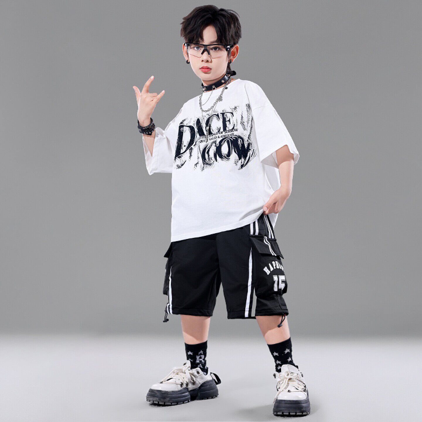 街舞儿童潮服酷帅套装练功舞蹈服女童白色短袖t恤黑色宽松男童夏