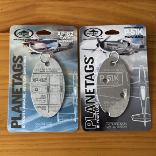 美国PLANETAGS双生野马XP82 P51K战斗机蒙皮钥匙扣行李牌文创挂件