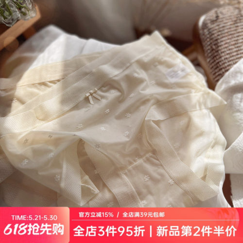 在无风时无痕轻薄冰丝少女内裤