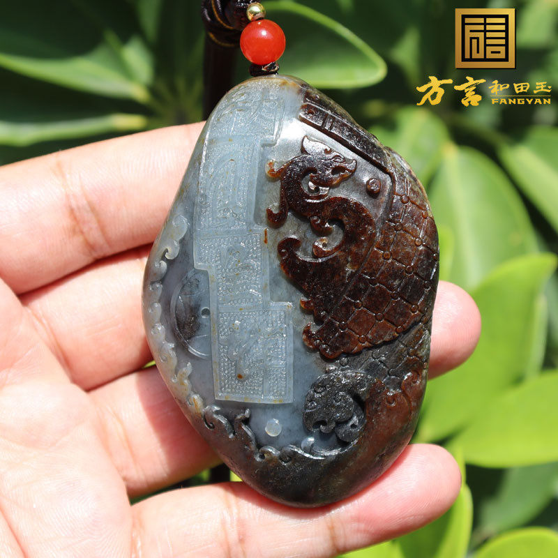 方言和田玉精品新疆老熟万年黑油皮青花籽料锦辉堆仿古龙手把件n