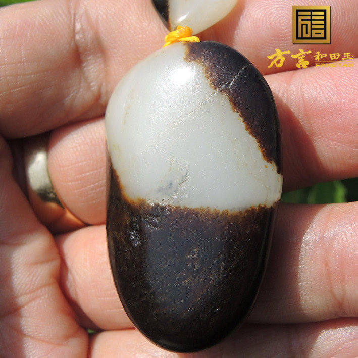 方言镇店之宝玉龙河产原石籽料珍品俏皮名品羊脂白玉配皮色项链F