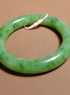 方言品牌和田玉臻品乌兰海猕猴桃果绿色碧玉卡57mm圆条手镯s2