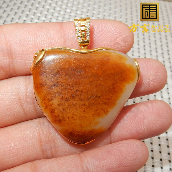 轰动了方言品牌和田玉老熟籽料红皮18K无结构真钻金镶玉吊坠巨漏F