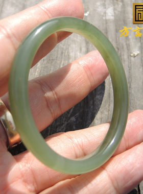 春节巨漏方言品牌和田玉青海老坑料高冰晴水细腻温润内径52手镯R