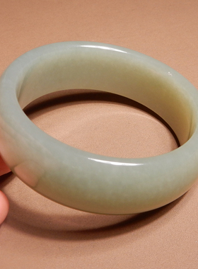 新疆细腻油润且末料蓝色基调手镯