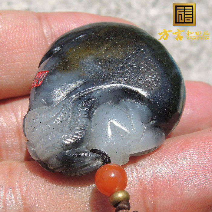 方言精品黑白分明红金皮墨玉青花籽料母子情深双生肖猴吊坠手把F