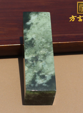 青玉带翠意境牌子印章吊坠挂件