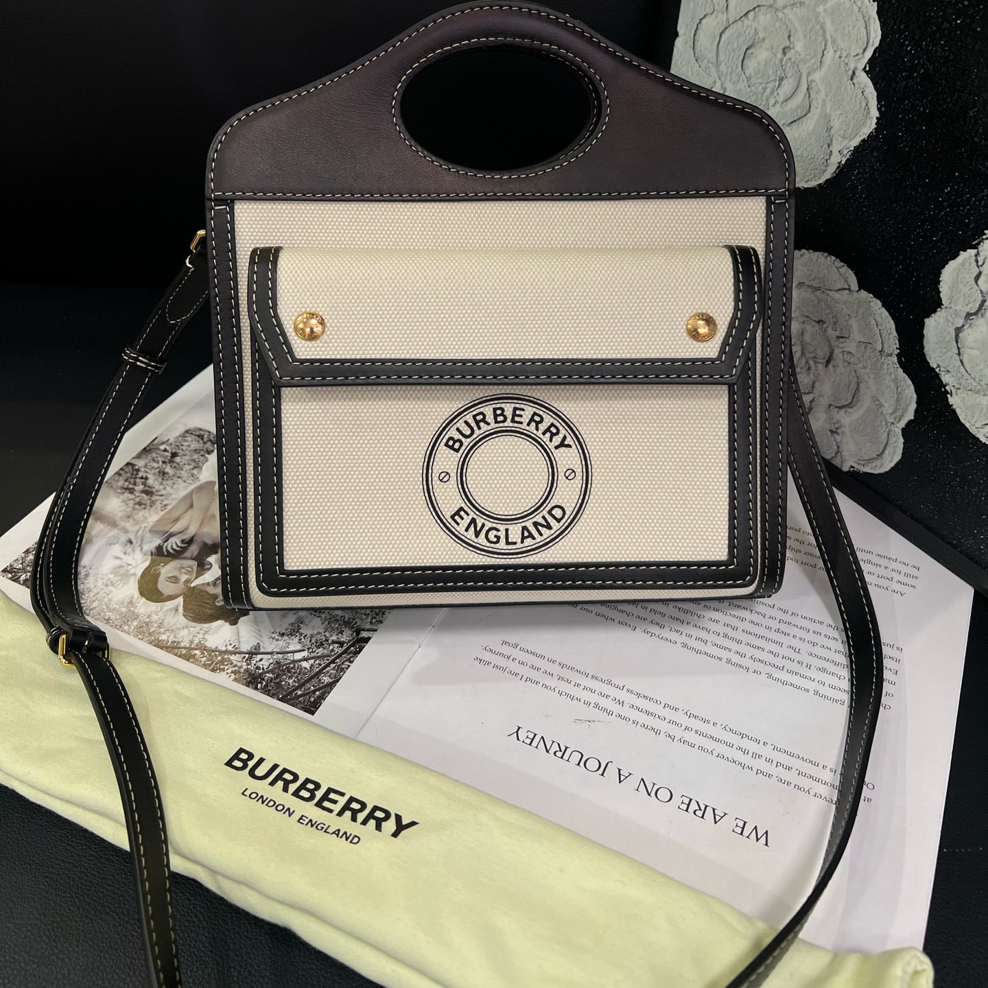 Burberry 黑白帆布拼皮pocket bag托特斜挎包23*26*6.5公价9200