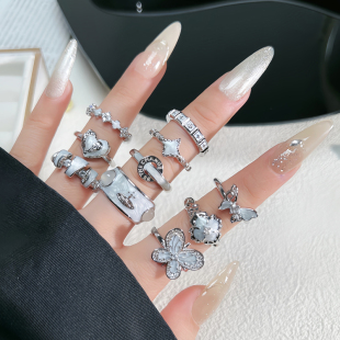 中古风气质甜酷白色滴釉蝴蝶土星时尚 指环 戒指女小众简约几何个性