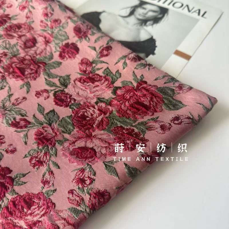 新款复古风提花玫瑰花浮雕沙发抱枕套包包布料设计半身裙服装面料,居家布艺,海绵垫/布料/面料/手工diy,淘宝优惠券,粉丝福利购,淘宝优惠卷