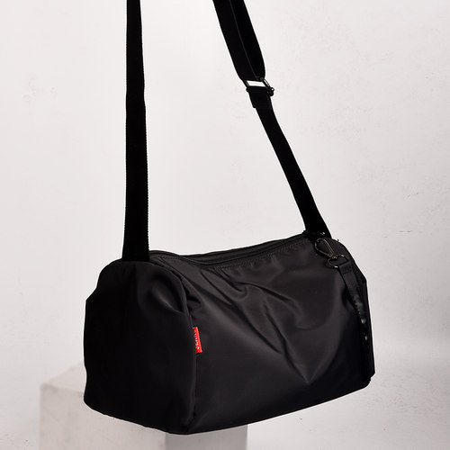 防水斜挎布轻便户外运动健身包