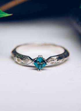 纯银复古方形切割蓝色托帕石戒指