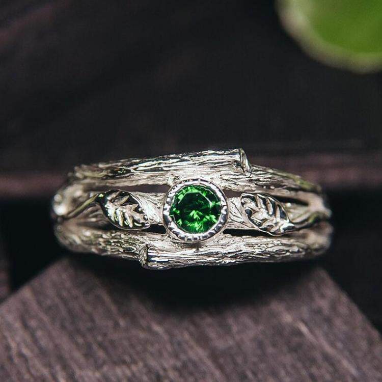 乌克兰代购Emerald◇手作复古精致翡翠镶嵌纯银树叶女士订婚戒指
