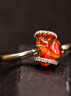 女18K黄金丝带绕戒指天然蛋白石