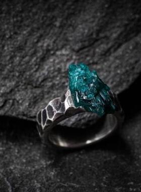 乌克兰代购Ring㊣ 手作华丽绿色透光水晶复古氧化锤制纯银戒指