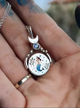 手绘月亮星空美人鱼插图翻转项链