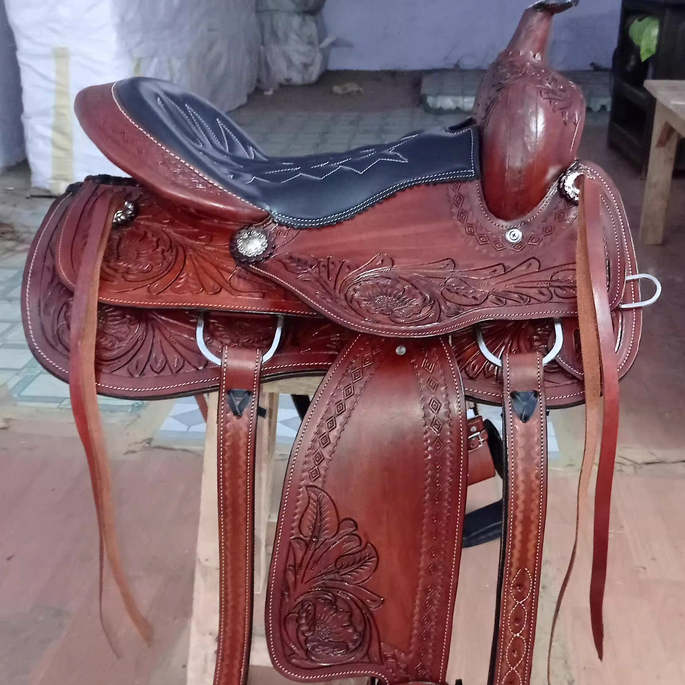 海外代购Saddle◎手作定制雕刻图案绒面革珍珠纽扣西部赛马鞍马鞍