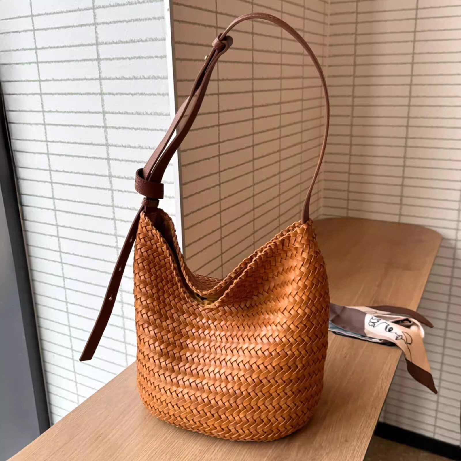 香港代购Leather◎手作简约植鞣牛皮女士编织肩带可调节托特包