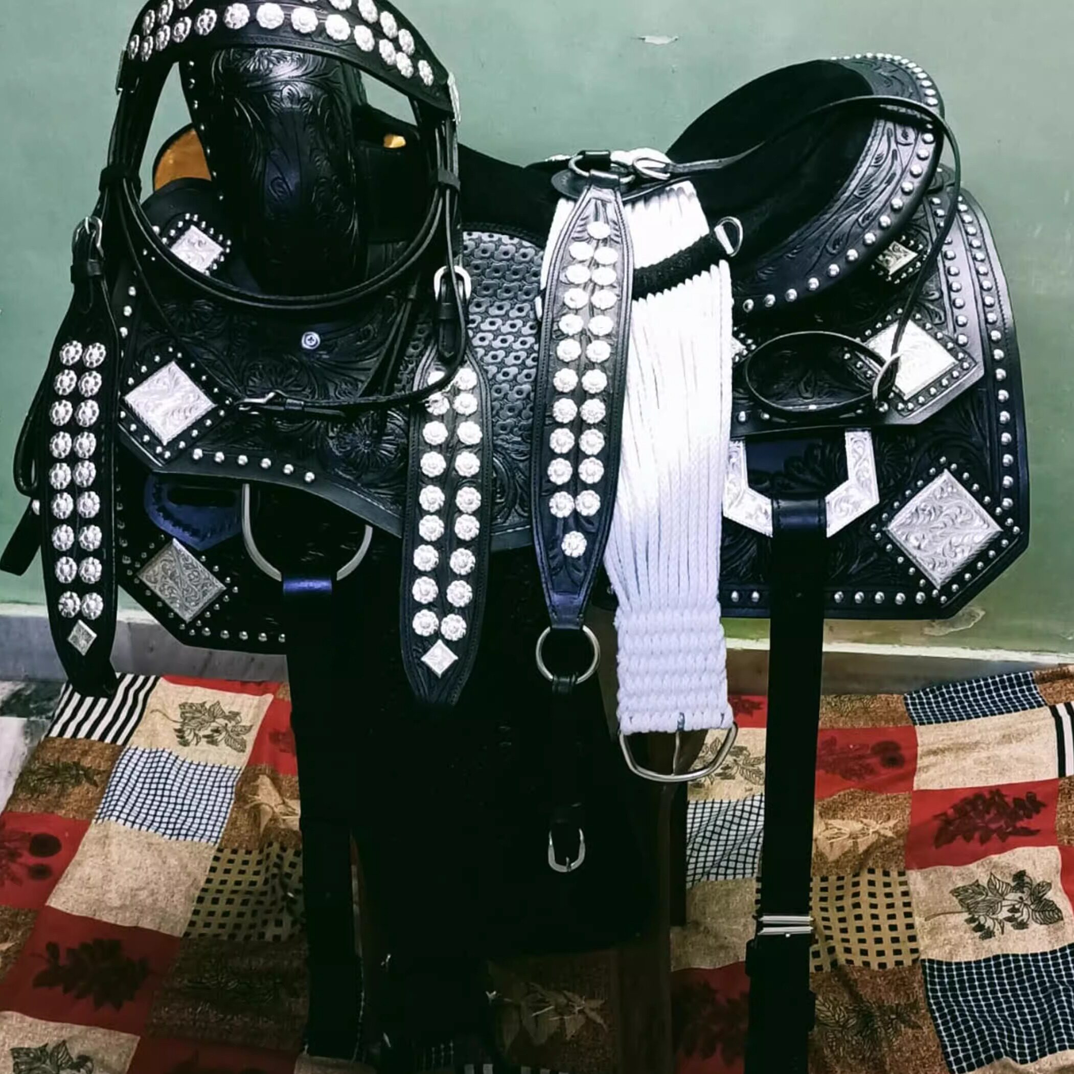 海外代购Saddle◎手作定制黑色雕花搭配马笼头和胸带西部表演马鞍