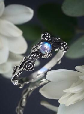 纯银天然彩虹月光石戒指镶嵌花朵