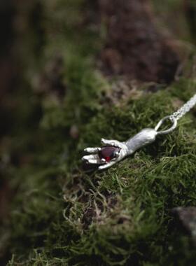 挪威代购Garnet◇手作复古水滴形石榴石宝石镶嵌手雕刻纯银项链