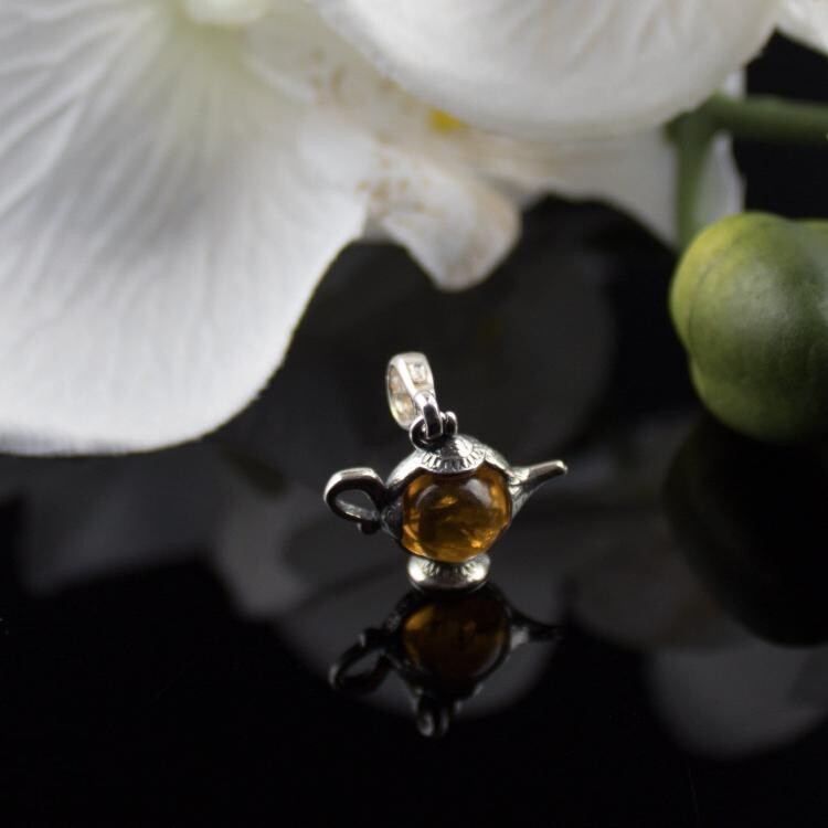 爱尔兰代购Pendant 手作精美简约风格天然琥珀镶嵌纯银茶壶吊坠