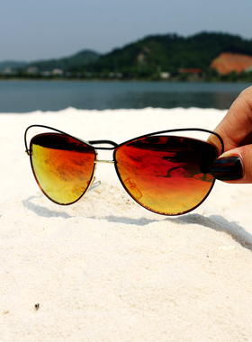 欧美风蝴蝶镜面变色防UVA墨镜