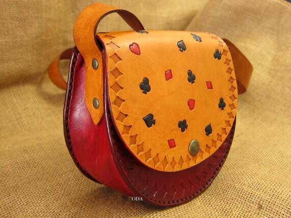 Bag㊣英国代购 手作仿古波西米亚雕花马鞍包棕色皮革单肩斜挎包