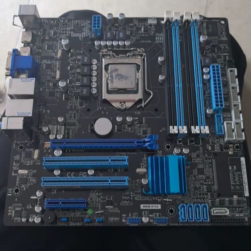 议价IMBM-B75主板，关联H61,，4条内存卡槽，正常