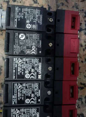 议价安全门开关:D4NS-1DF   (3个)，