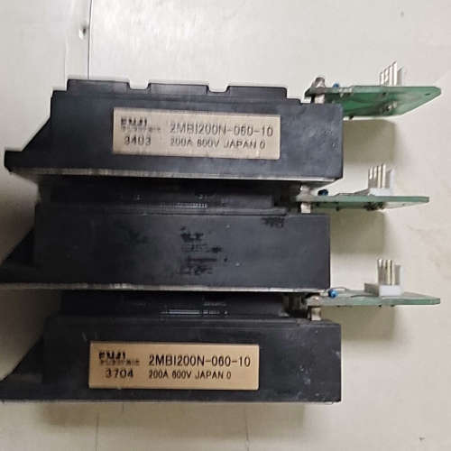 议价富士模块三个，型号3704-200A600v二手拆机功能正常