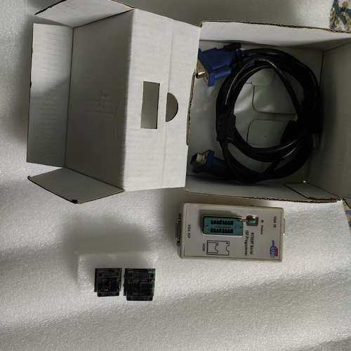 议价爱修RT809F编程器,物品如图所示，正常使用，一键识别自动