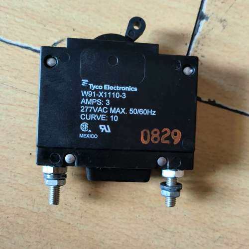 议价全新泰科断路器，型号W91-X1110-3，适用于277VA