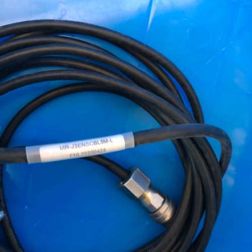 议价三菱 MR-J3ENSCBL5M-L 编码器连接线，全新未用