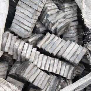 议价因故意伤害罪，被判了四年，出狱后找不到工作，替大哥看场子