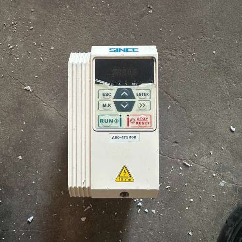 议价拆机正弦变频器2.2KW  380v  A90-4T5R6B