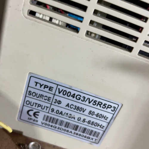 议价出售三晶变频器，型号为V004G3/V5R5P3。三相输
