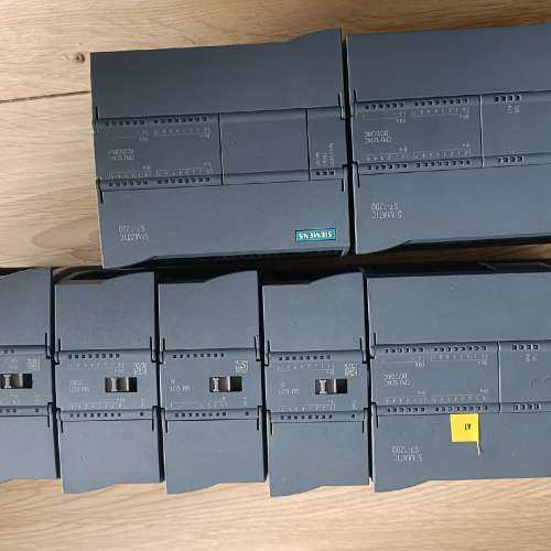 议价1200PLC，拆机件，成色如图。没有明显划痕，有