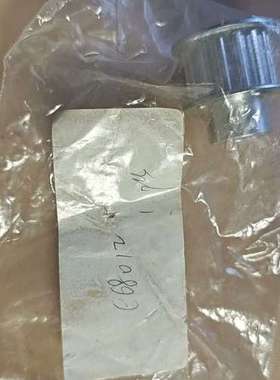 议价全新的工业零件，型号C68012，带防尘盖。