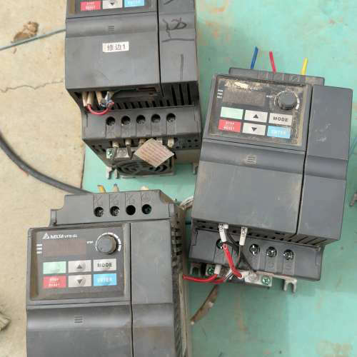 议价台达变频器VFD015EL21A