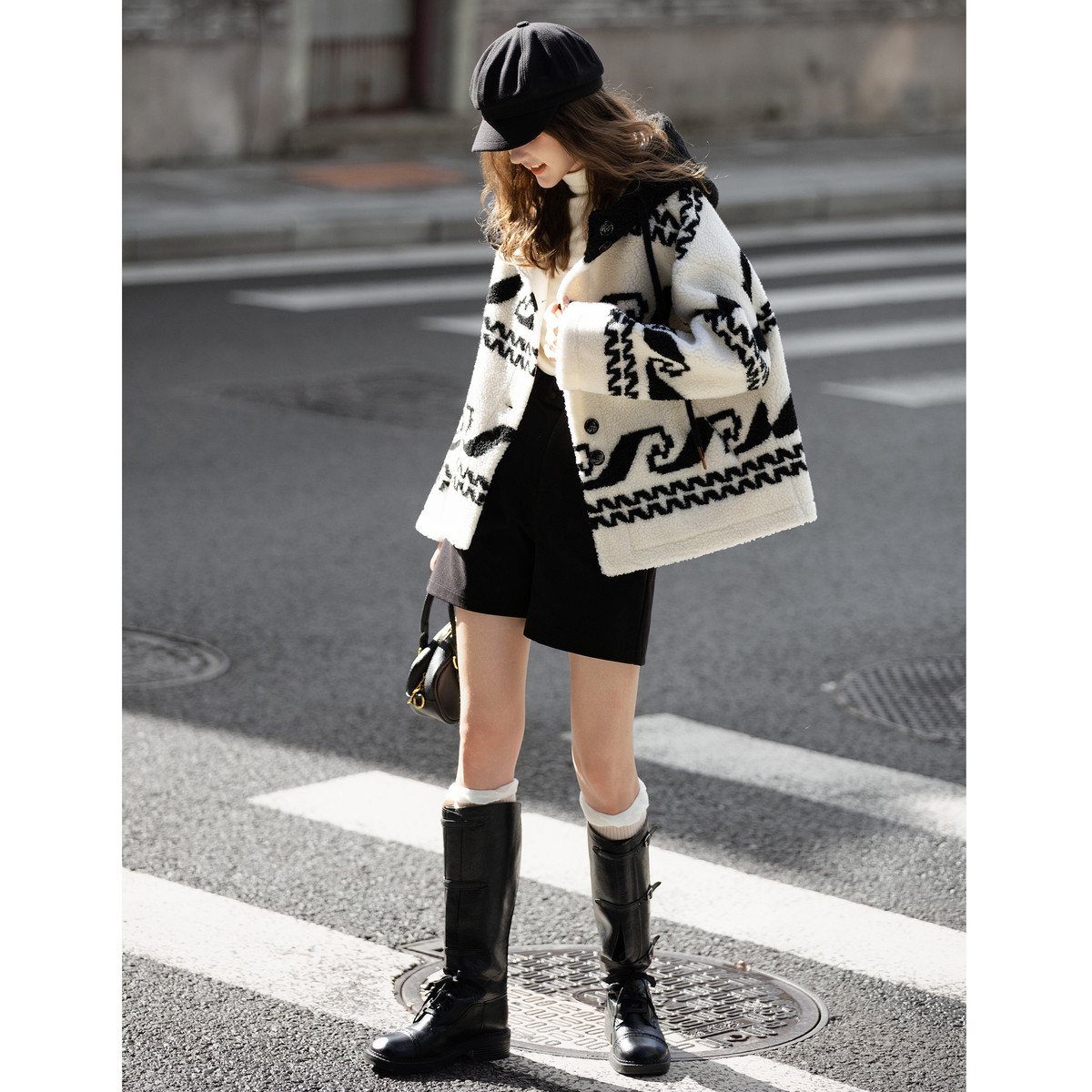 唐狮2026秋冬季厚外套女连帽满印仿羊羔毛短款外套设计感独特休闲,女装/女士精品,短外套,淘宝优惠券,粉丝福利购,淘宝优惠卷