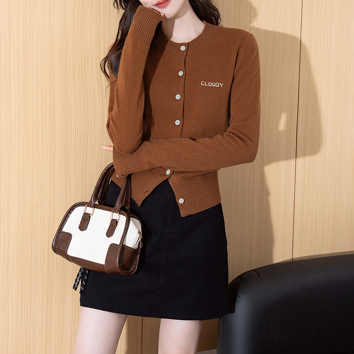 唐狮2026秋冬毛衣女字母设计圆领针织开衫女春秋外套高级感ins风,女装/女士精品,毛针织衫,淘宝优惠券,粉丝福利购,淘宝优惠卷